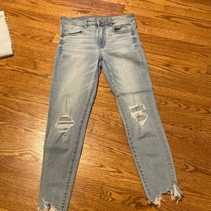 Skinny jeans, rips with liner under the knee